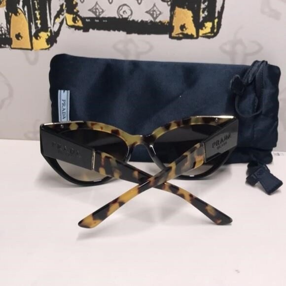 New Authentic Prada Tortoise and Black Women's Sunglasses PR03W 01M-0A7 - Picture 3 of 12